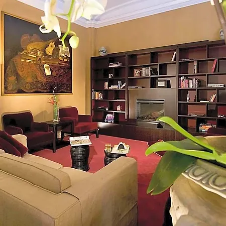 Hotel Dei Borgognoni 4*