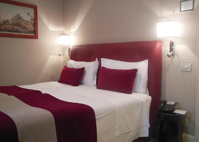 Отель Dei Borgognoni 4*